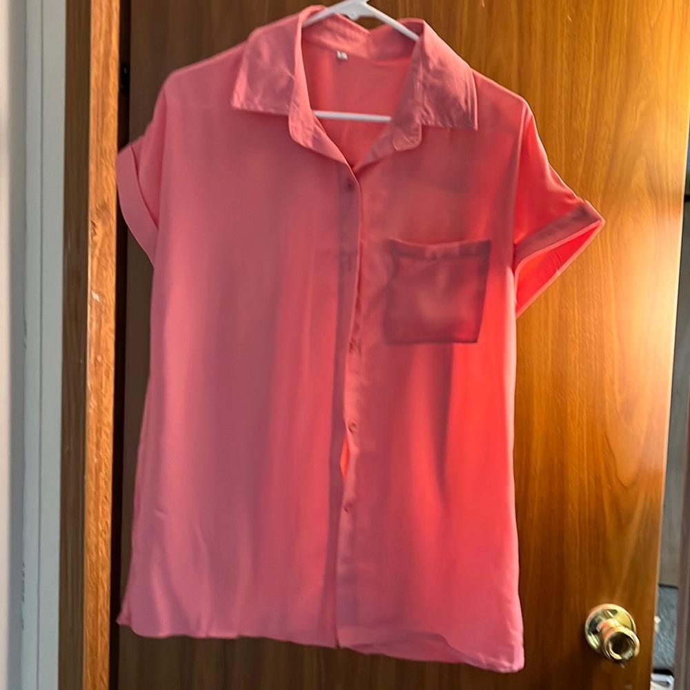 Size small,100% polyester. Lite pink